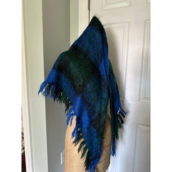 Vintage Mohair Fringed shawl Shrug Wrap Poncho blue black green fuzzy triangle - Picture 5 of 16